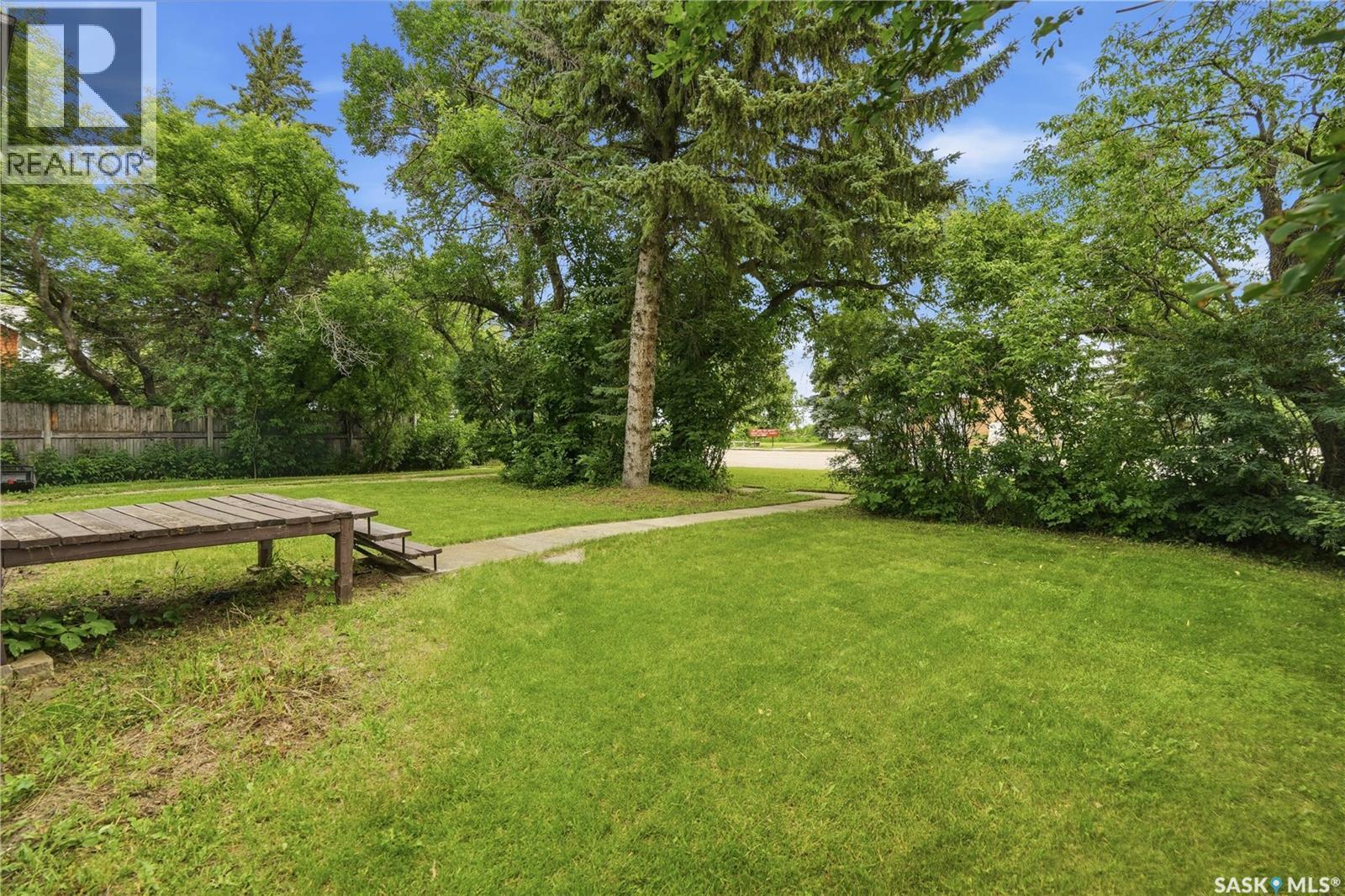 300 Main Street, Dysart, SK - Outdoor