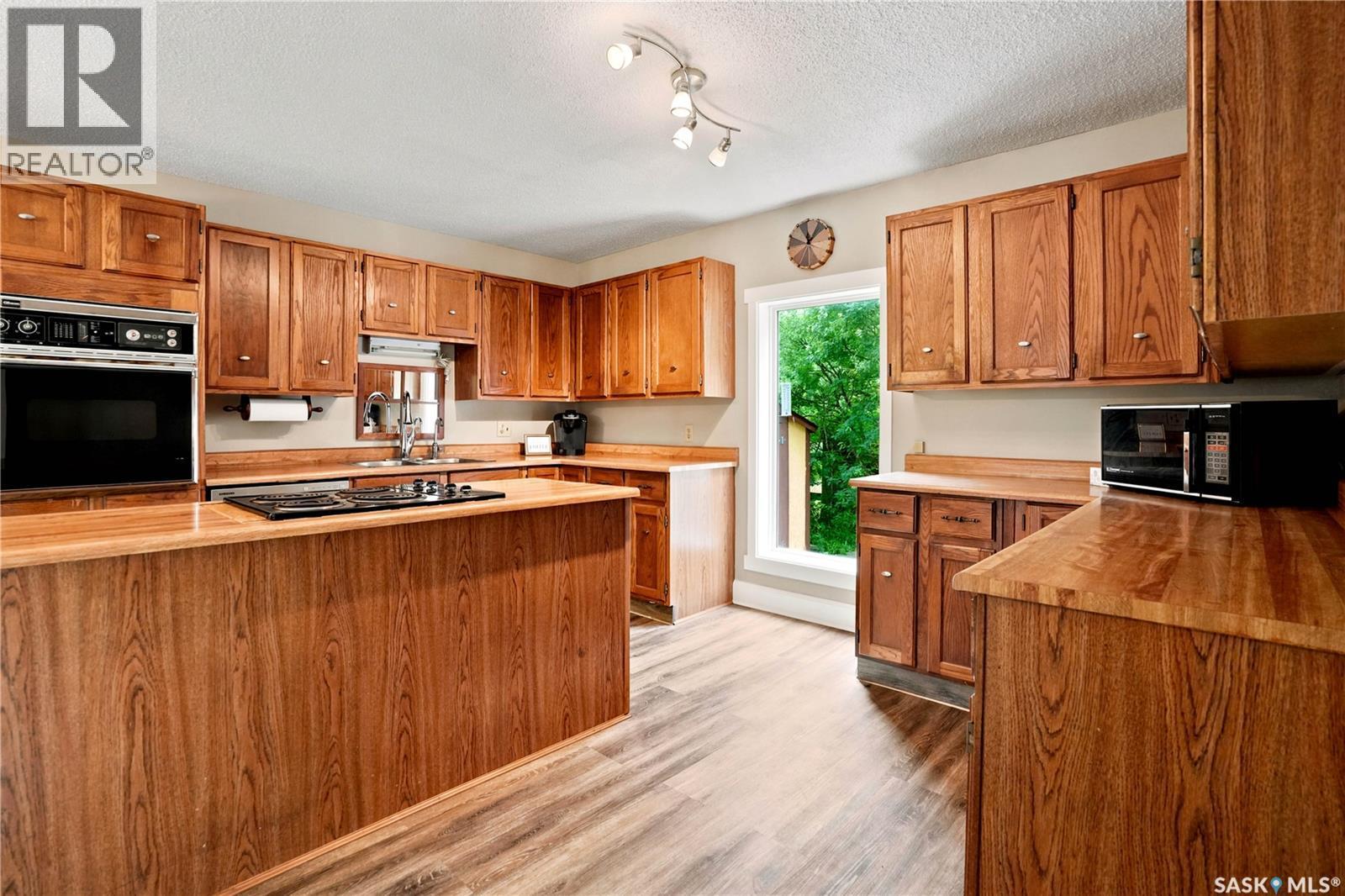 300 Main Street, Dysart, SK - Indoor Photo Showing Kitchen