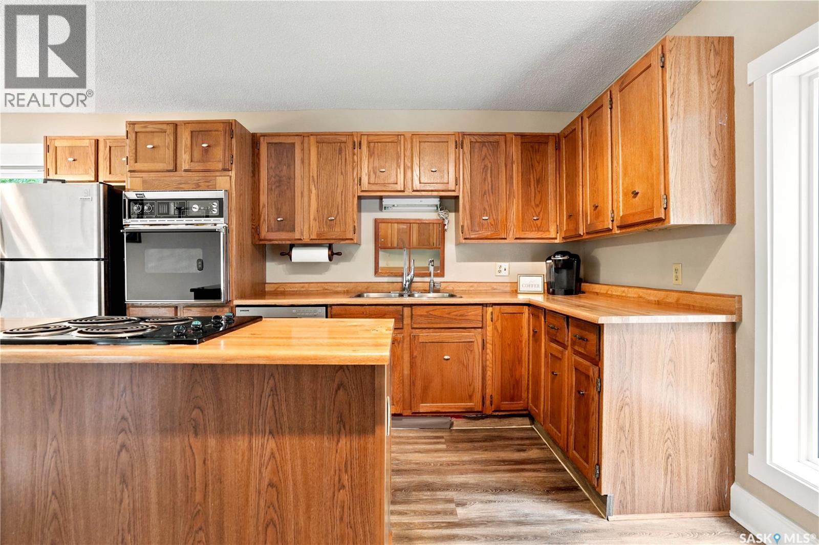 300 Main Street, Dysart, SK - Indoor Photo Showing Kitchen With Double Sink