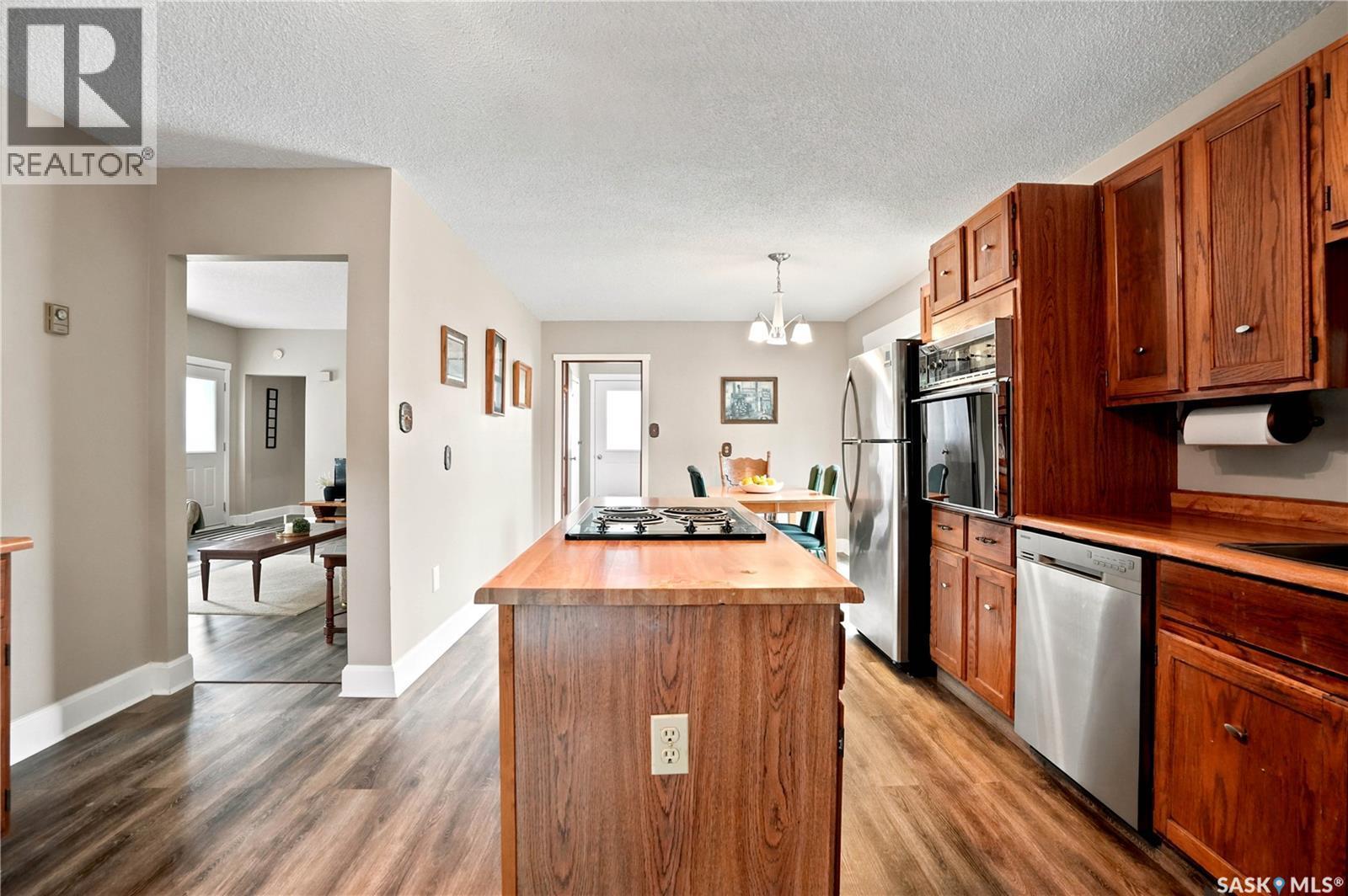 300 Main Street, Dysart, SK - Indoor Photo Showing Kitchen