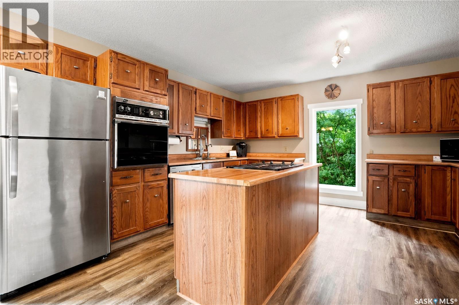 300 Main Street, Dysart, SK - Indoor Photo Showing Kitchen