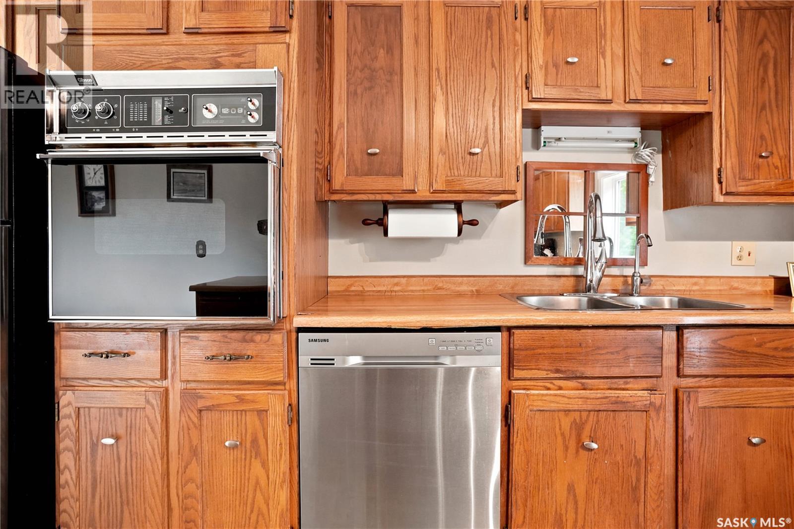 300 Main Street, Dysart, SK - Indoor Photo Showing Kitchen With Double Sink