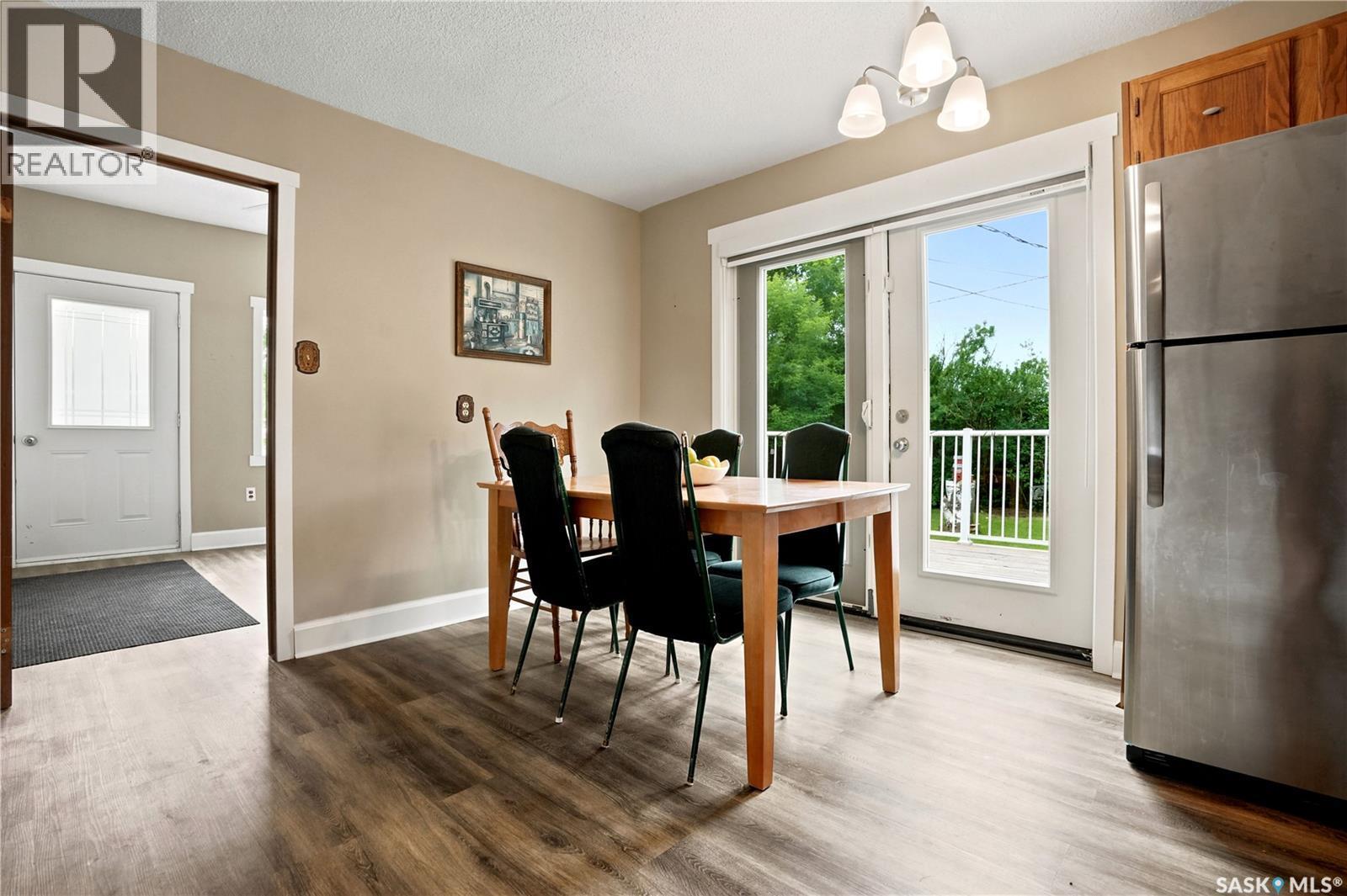 300 Main Street, Dysart, SK - Indoor Photo Showing Dining Room