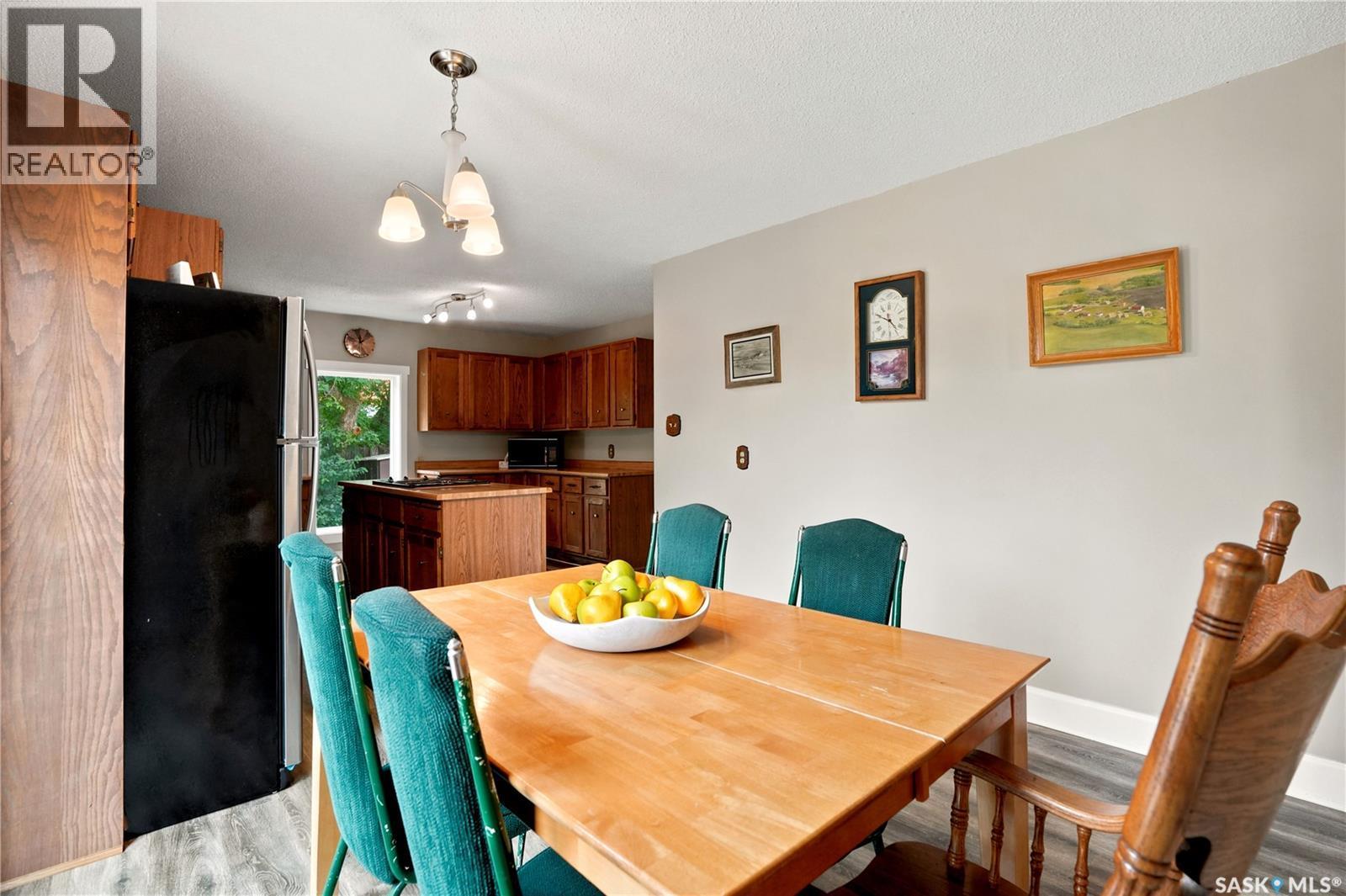 300 Main Street, Dysart, SK - Indoor Photo Showing Dining Room