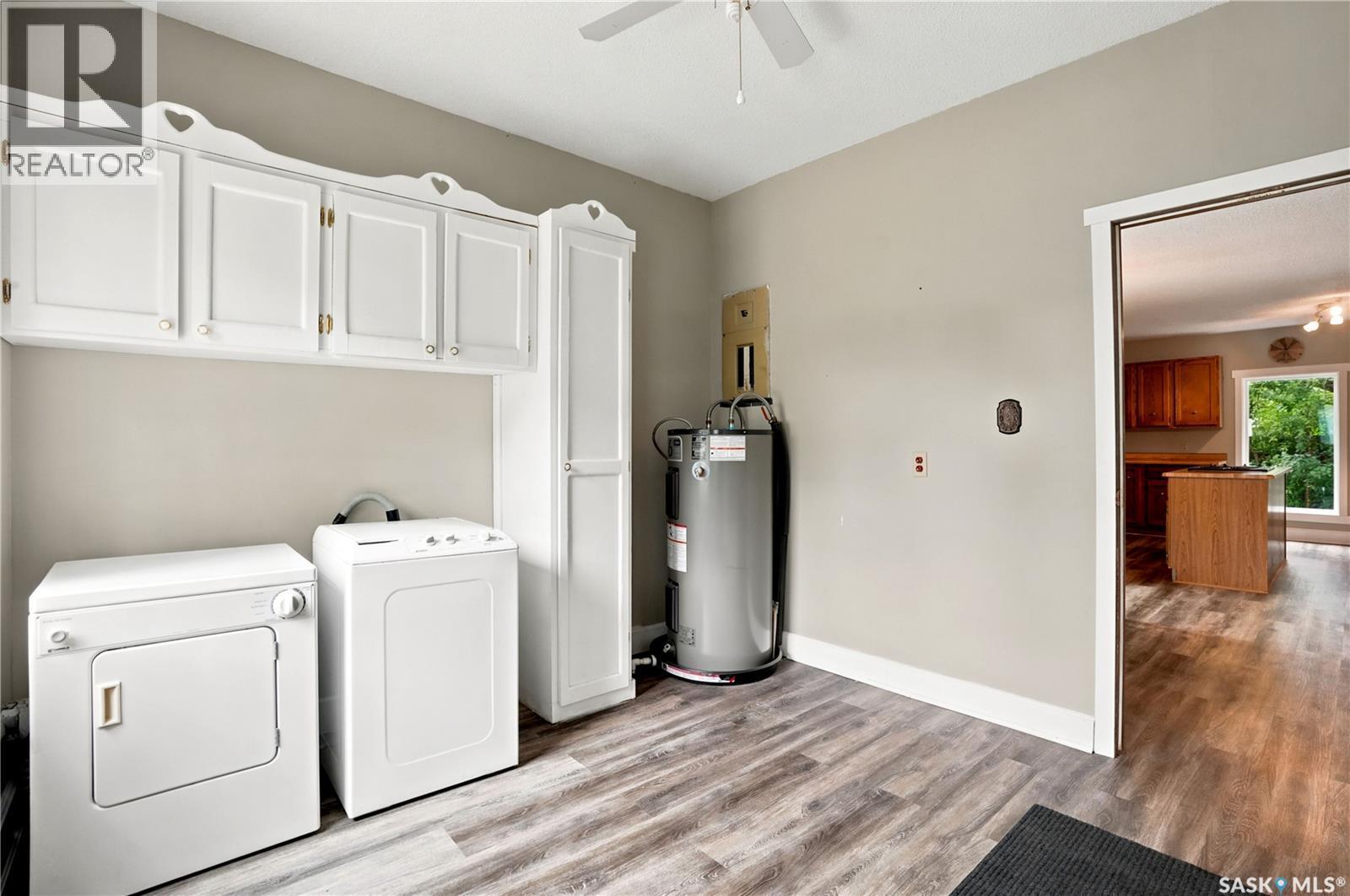 300 Main Street, Dysart, SK - Indoor Photo Showing Laundry Room