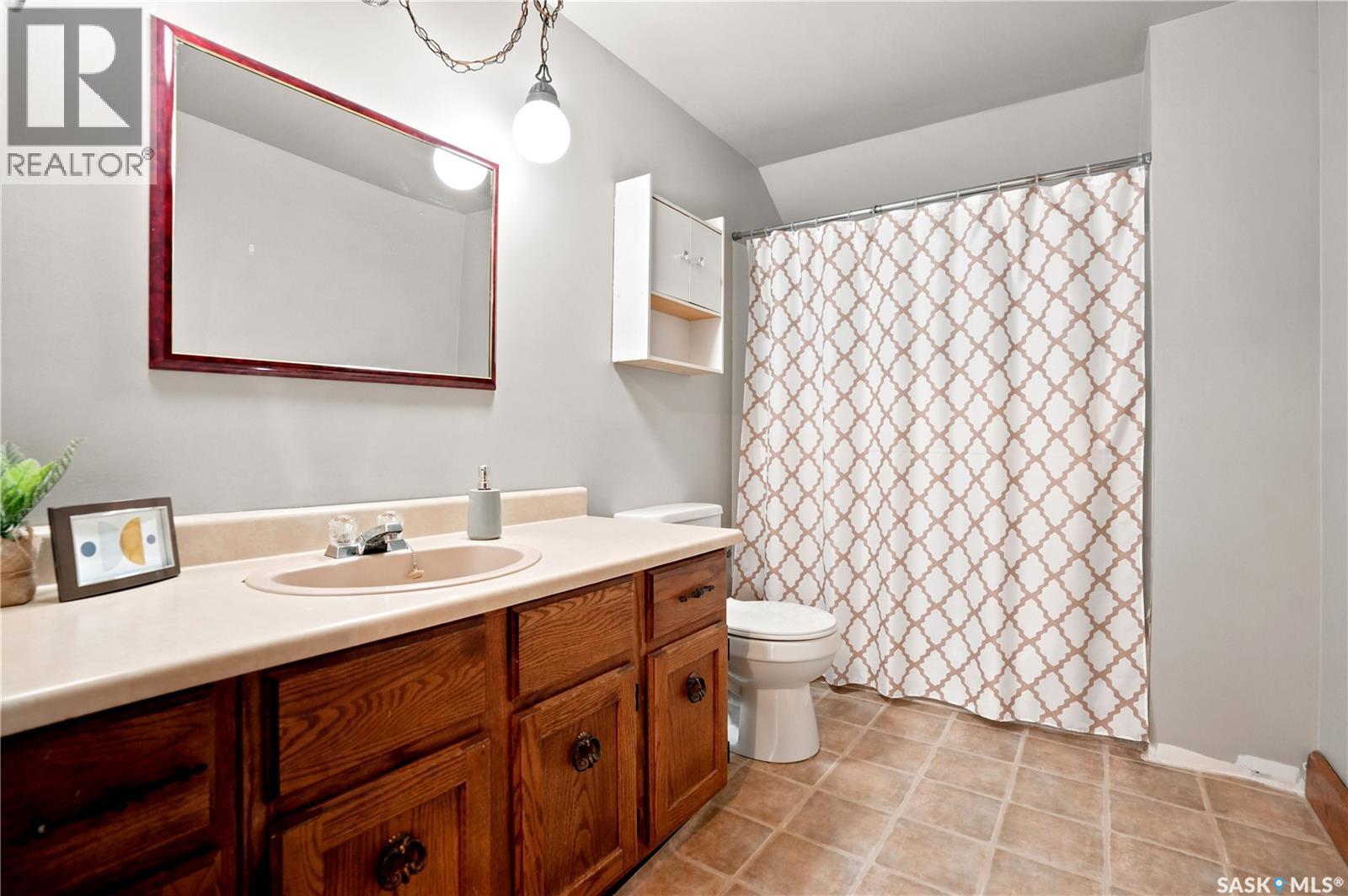 300 Main Street, Dysart, SK - Indoor Photo Showing Bathroom