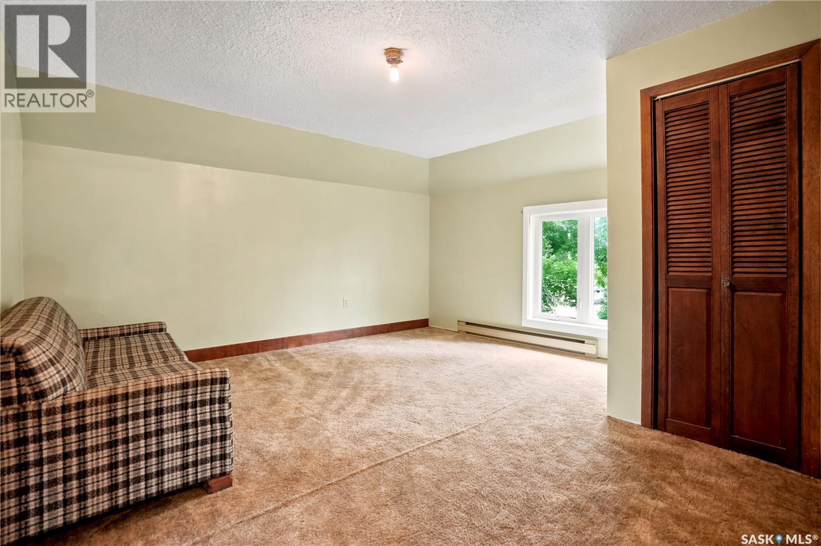 300 Main Street, Dysart, SK - Indoor Photo Showing Other Room