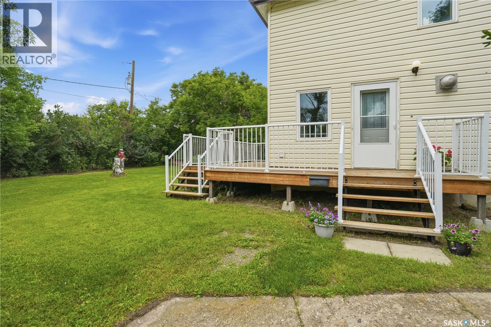 300 Main Street, Dysart, SK - Outdoor