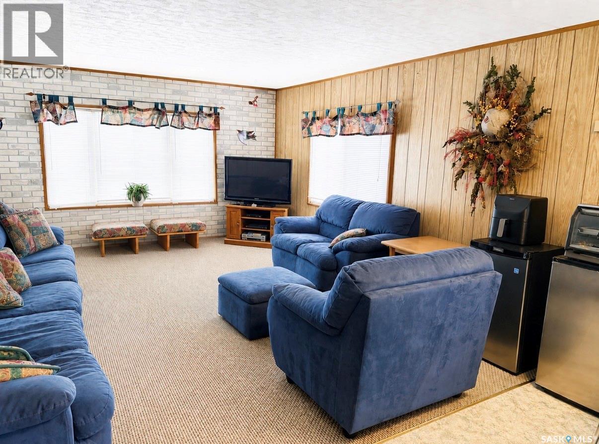 Palliser Lakeview, Diefenbaker Lake, SK - Indoor Photo Showing Living Room