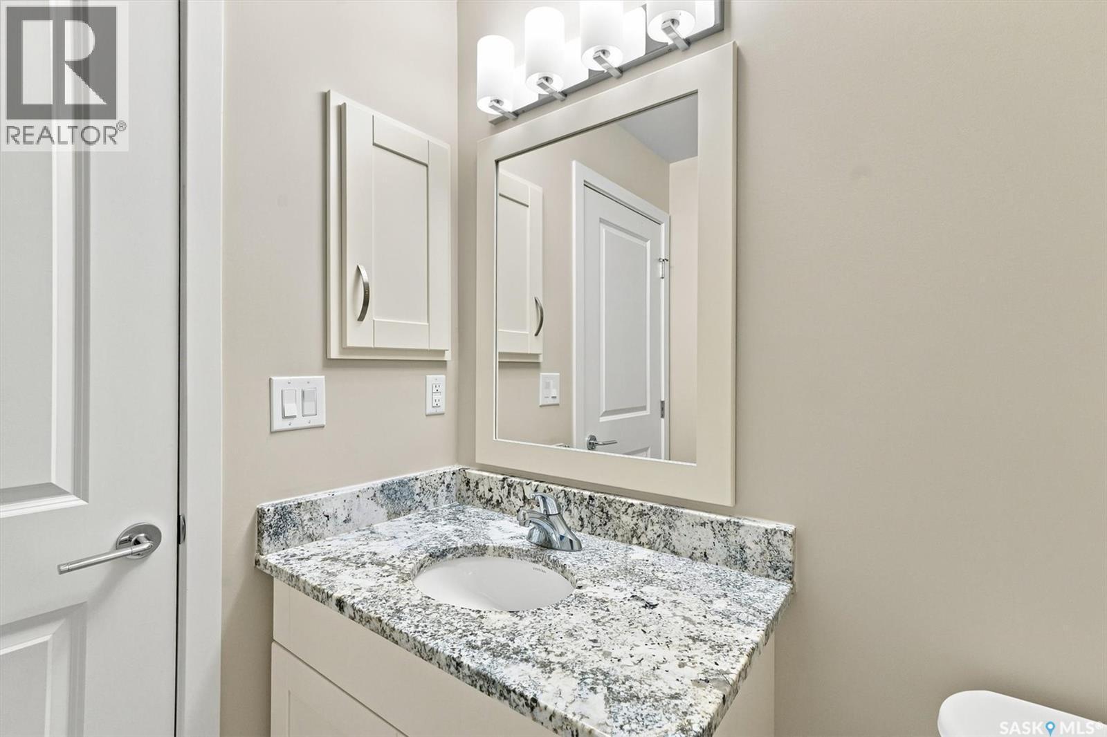 210 1015 Moss Avenue, Saskatoon, SK - Indoor Photo Showing Bathroom