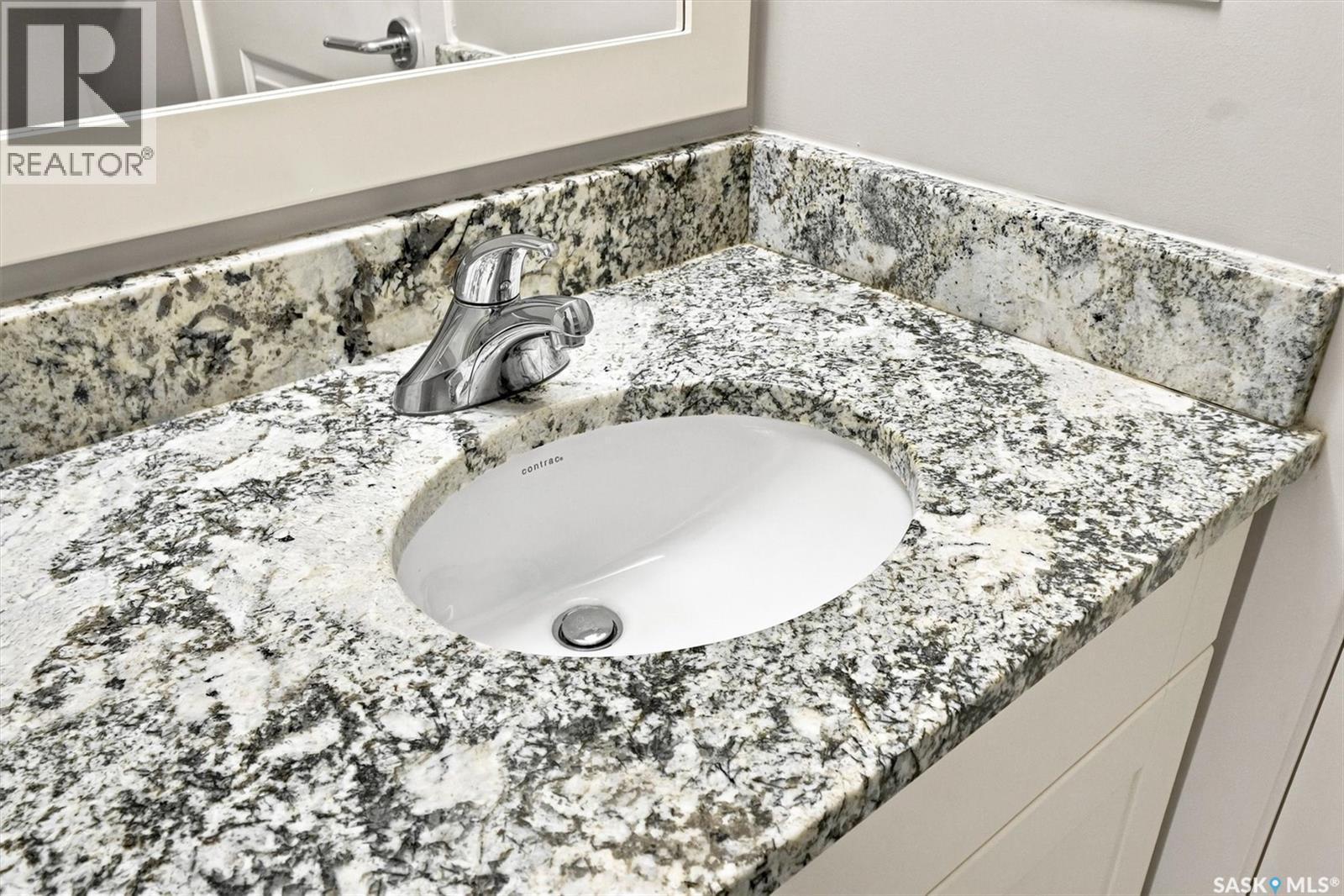 210 1015 Moss Avenue, Saskatoon, SK - Indoor Photo Showing Bathroom