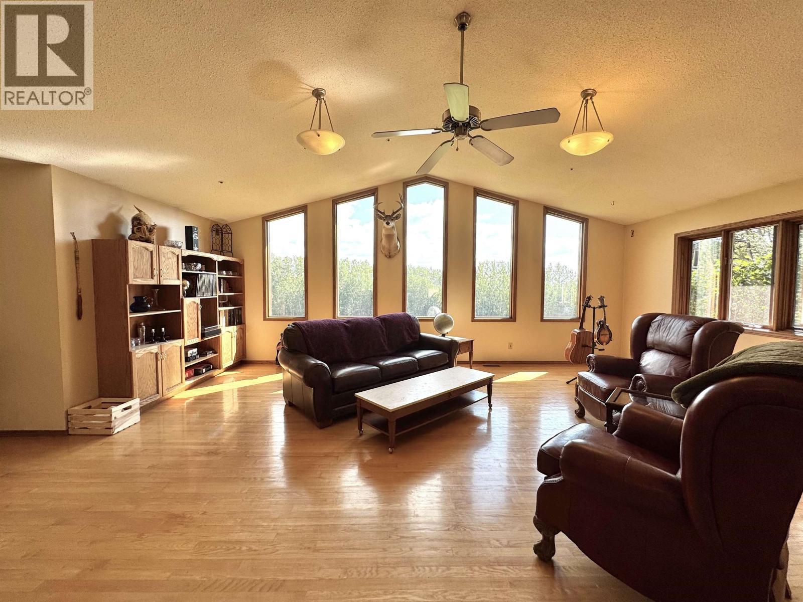 15562 287 Road, Fort St. John, BC - Indoor Photo Showing Living Room
