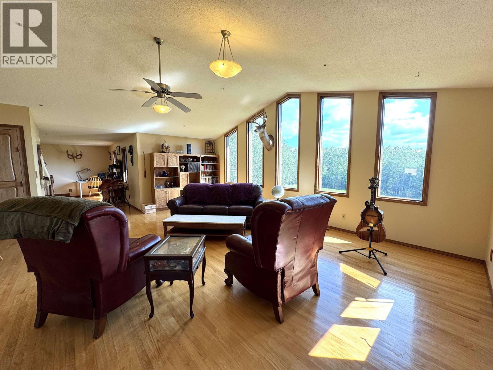 15562 287 Road, Fort St. John, BC - Indoor Photo Showing Living Room