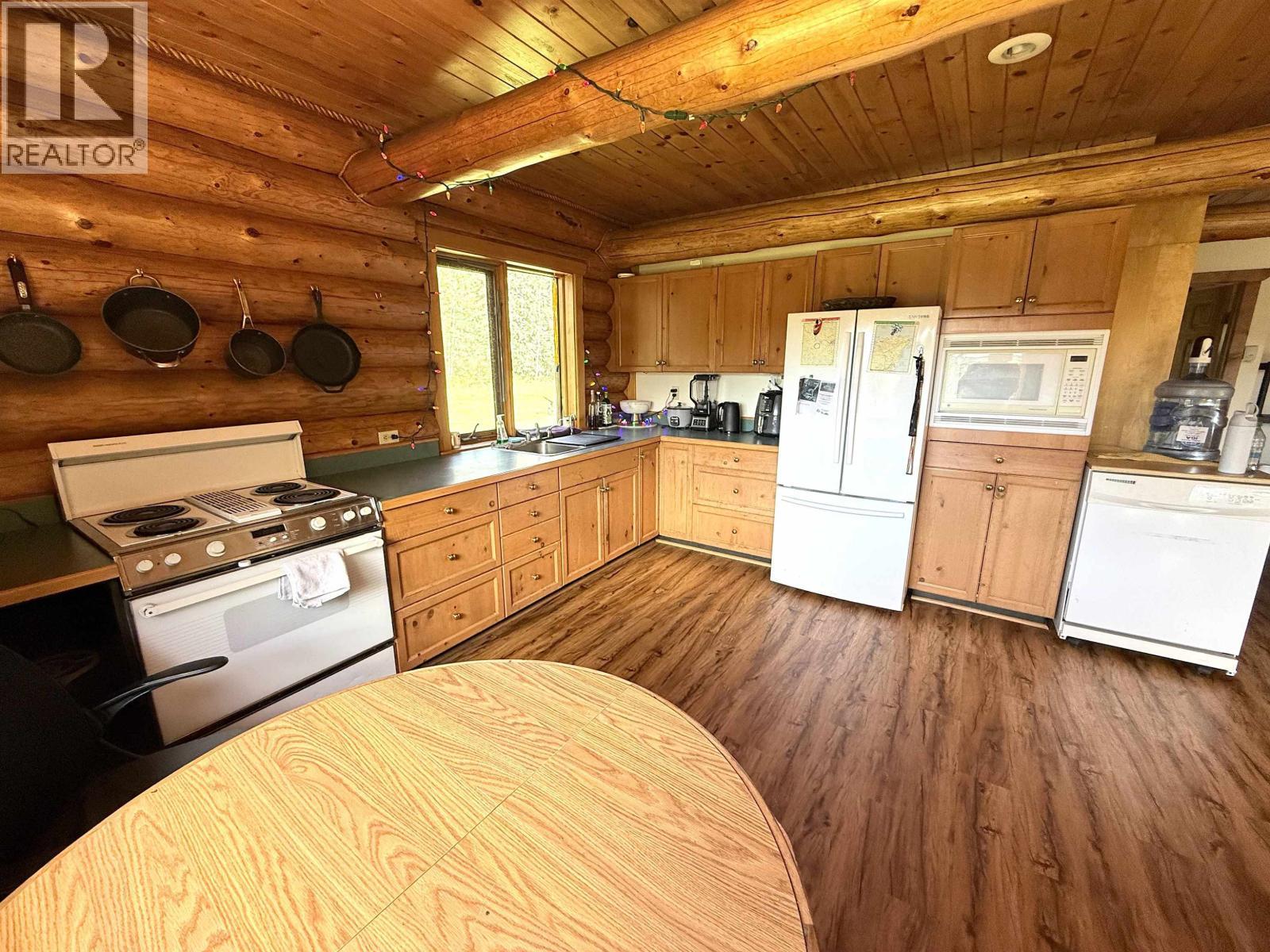 15562 287 Road, Fort St. John, BC - Indoor Photo Showing Kitchen