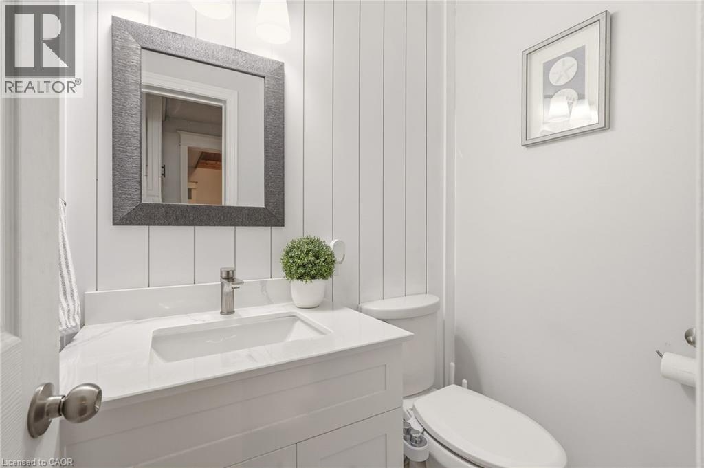 318 10Th Concession Road E, Freelton, ON - Indoor Photo Showing Bathroom