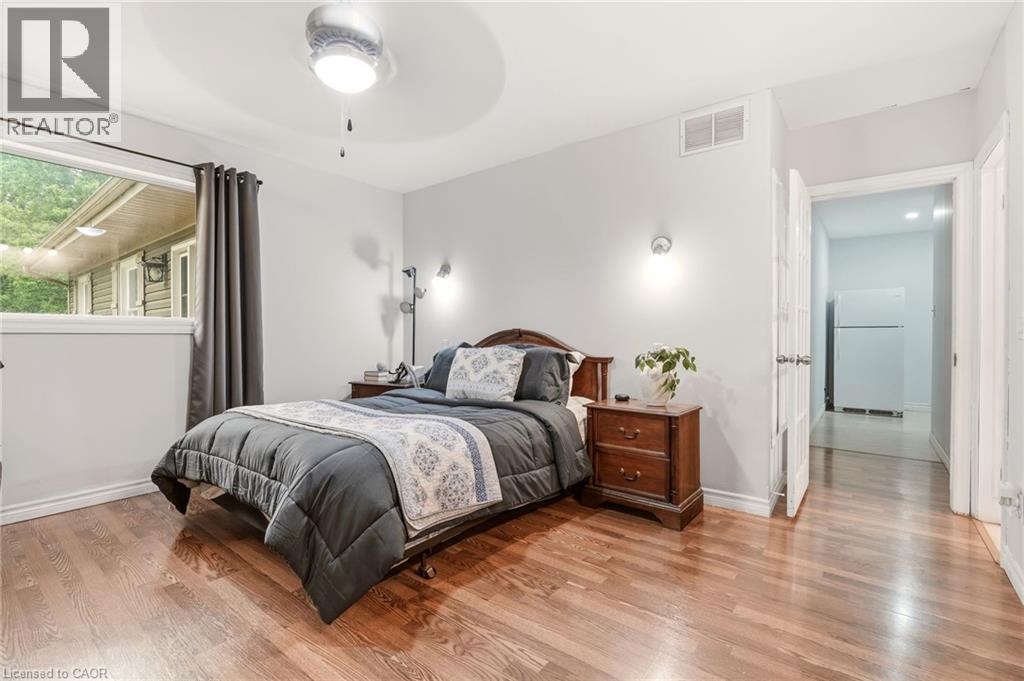 318 10Th Concession Road E, Freelton, ON - Indoor Photo Showing Bedroom