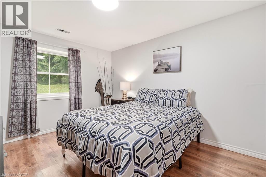 318 10Th Concession Road E, Freelton, ON - Indoor Photo Showing Bedroom