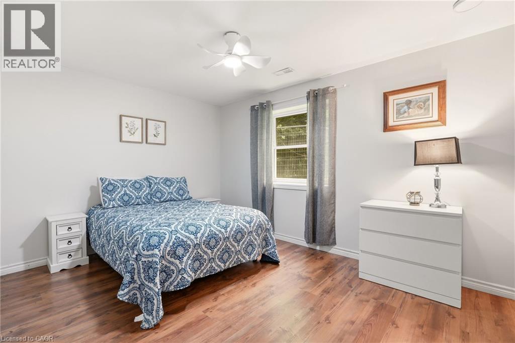 318 10Th Concession Road E, Freelton, ON - Indoor Photo Showing Bedroom