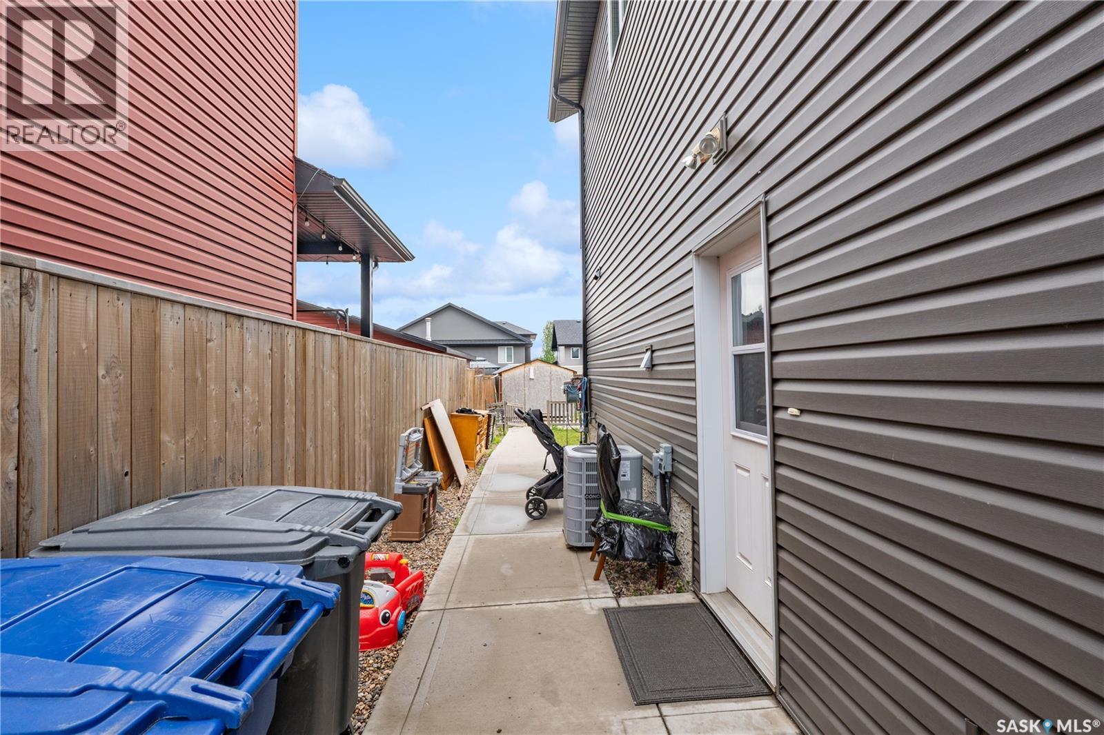 526 Maple Crescent, Warman, SK - Outdoor With Exterior