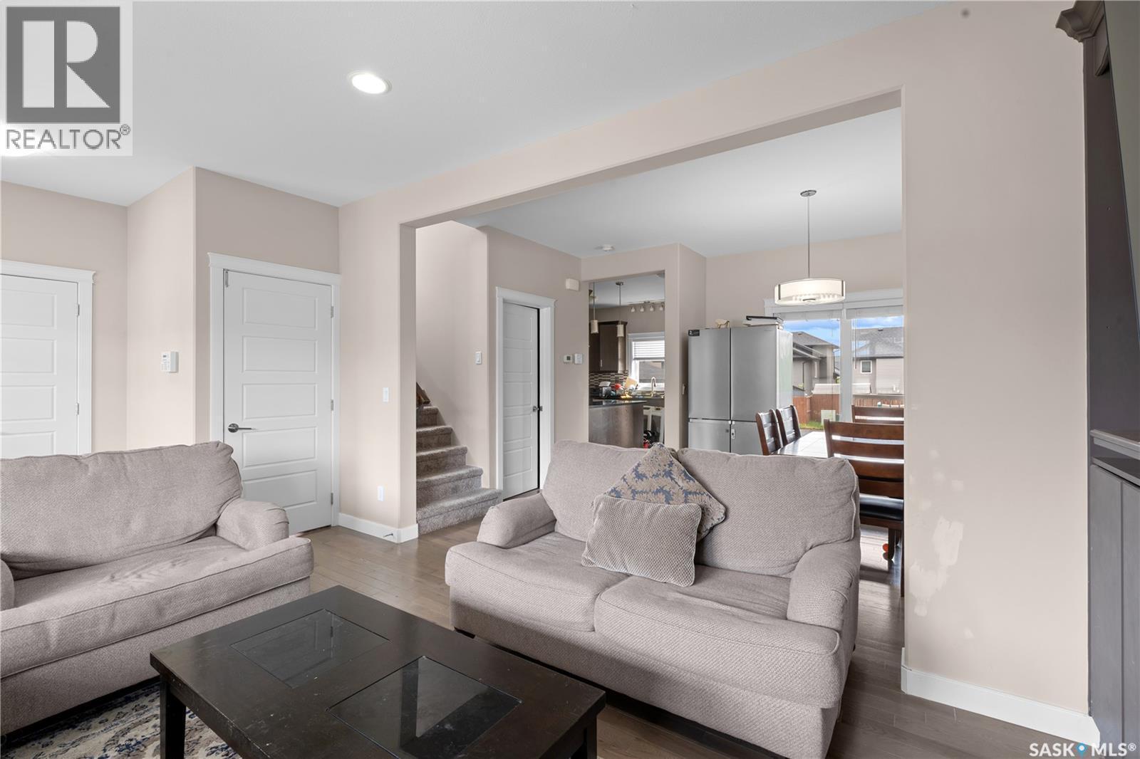 526 Maple Crescent, Warman, SK - Indoor Photo Showing Living Room