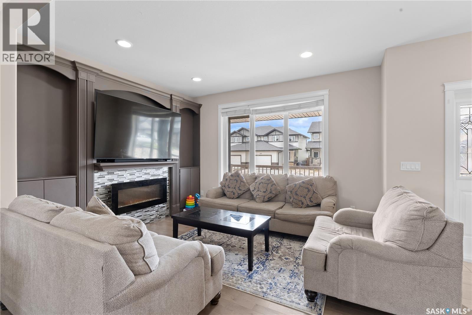 526 Maple Crescent, Warman, SK - Indoor Photo Showing Living Room With Fireplace
