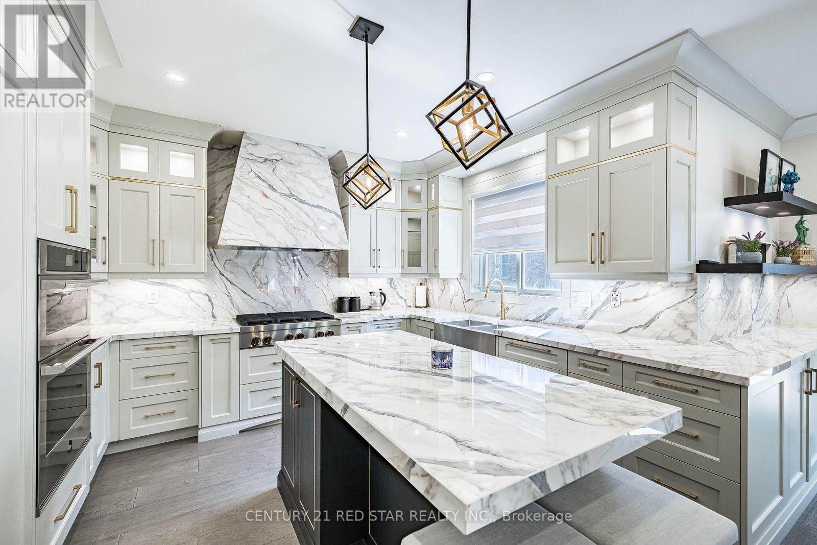 396 Derrydale Drive, Mississauga, ON - Indoor Photo Showing Kitchen With Upgraded Kitchen