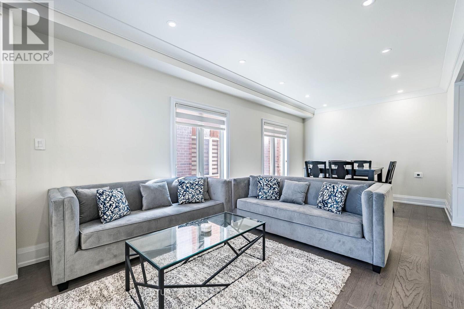 396 Derrydale Drive, Mississauga, ON - Indoor Photo Showing Living Room
