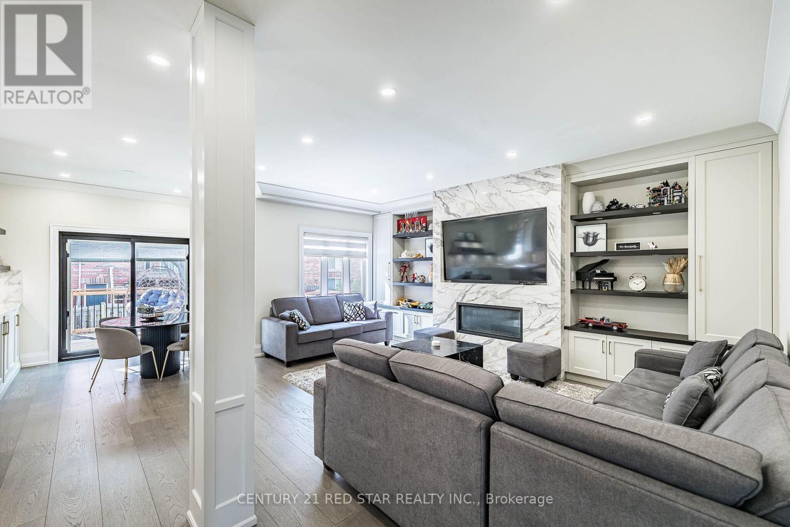 396 Derrydale Drive, Mississauga, ON - Indoor Photo Showing Living Room With Fireplace