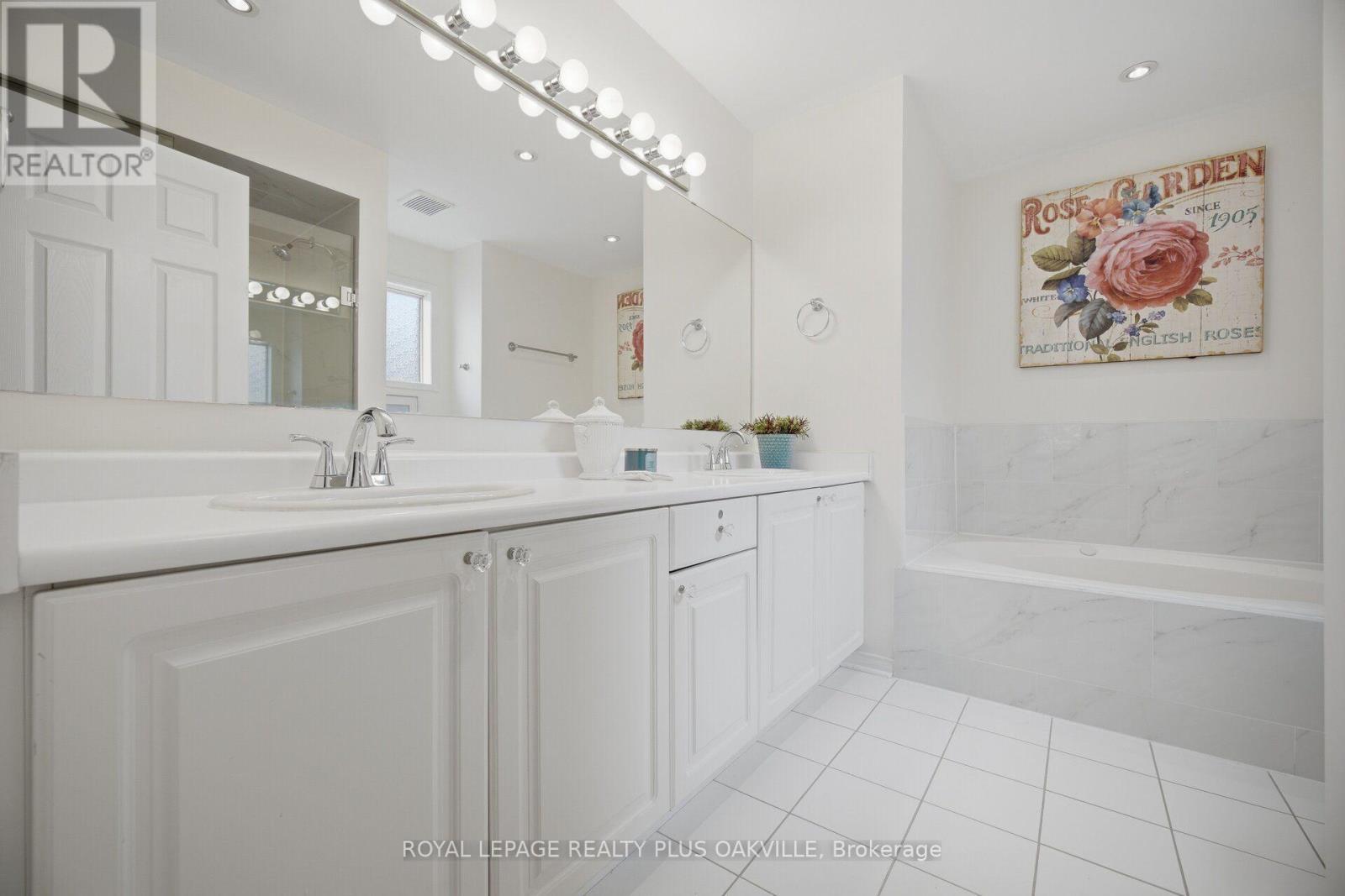 5882 Cornell Crescent, Mississauga, ON - Indoor Photo Showing Bathroom