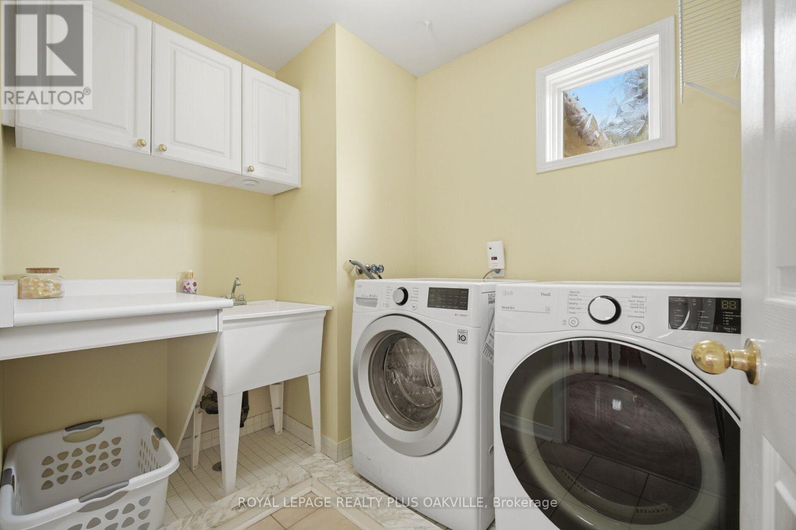 5882 Cornell Crescent, Mississauga, ON - Indoor Photo Showing Laundry Room