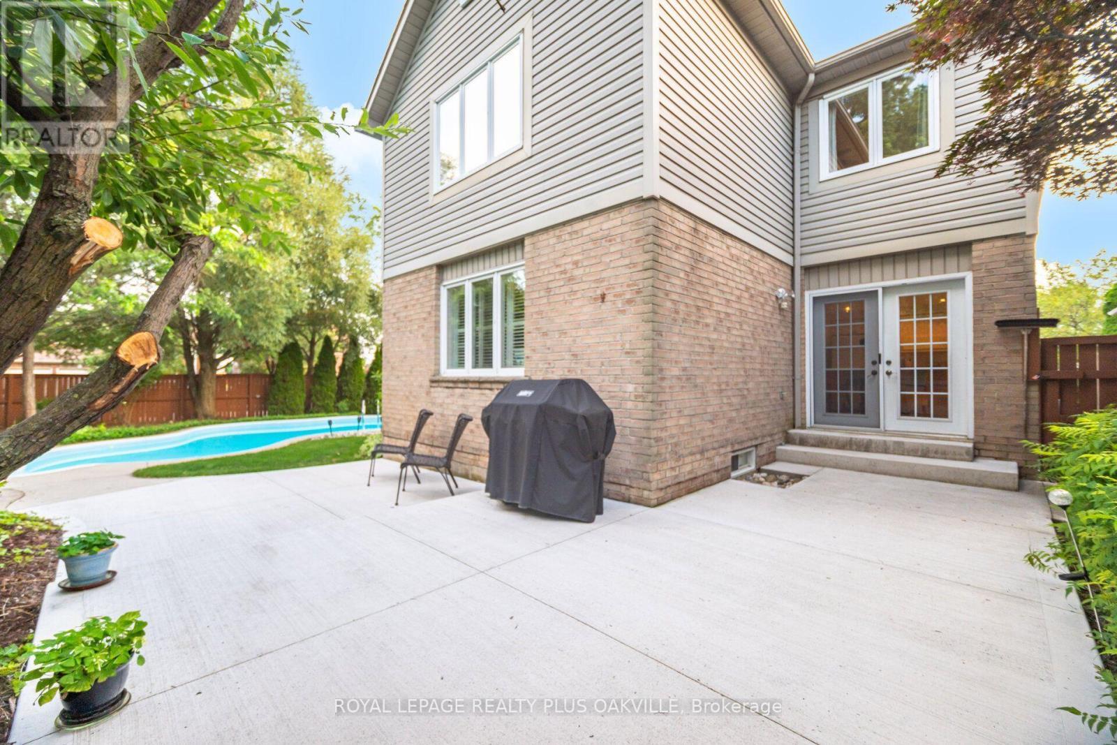 5882 Cornell Crescent, Mississauga, ON - Outdoor