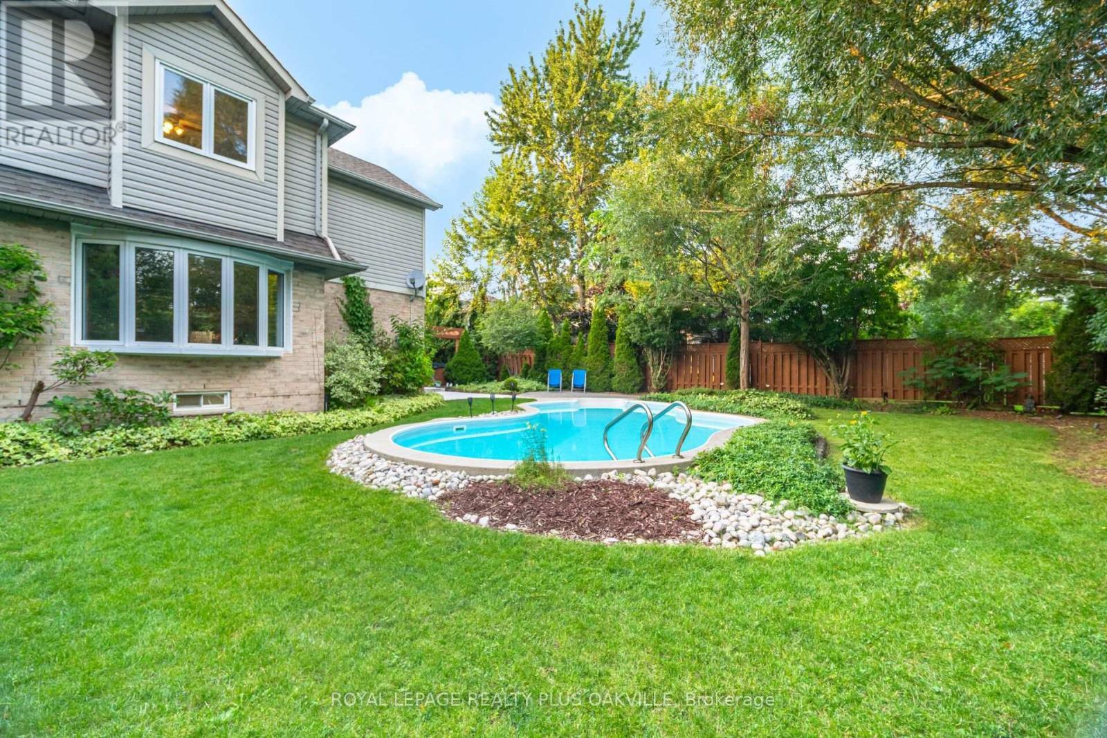 5882 Cornell Crescent, Mississauga, ON - Outdoor With In Ground Pool