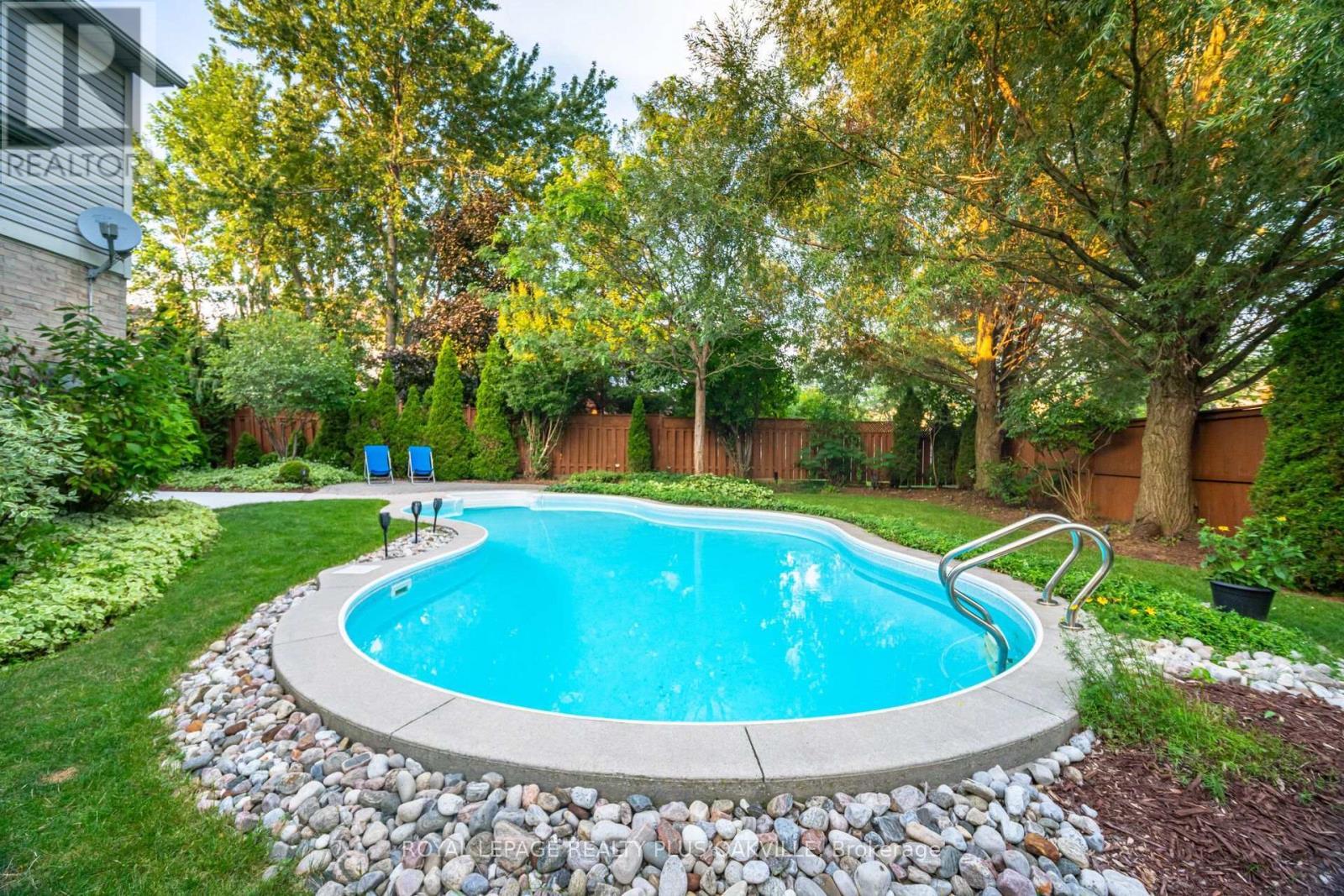 5882 Cornell Crescent, Mississauga, ON - Outdoor With In Ground Pool With Backyard