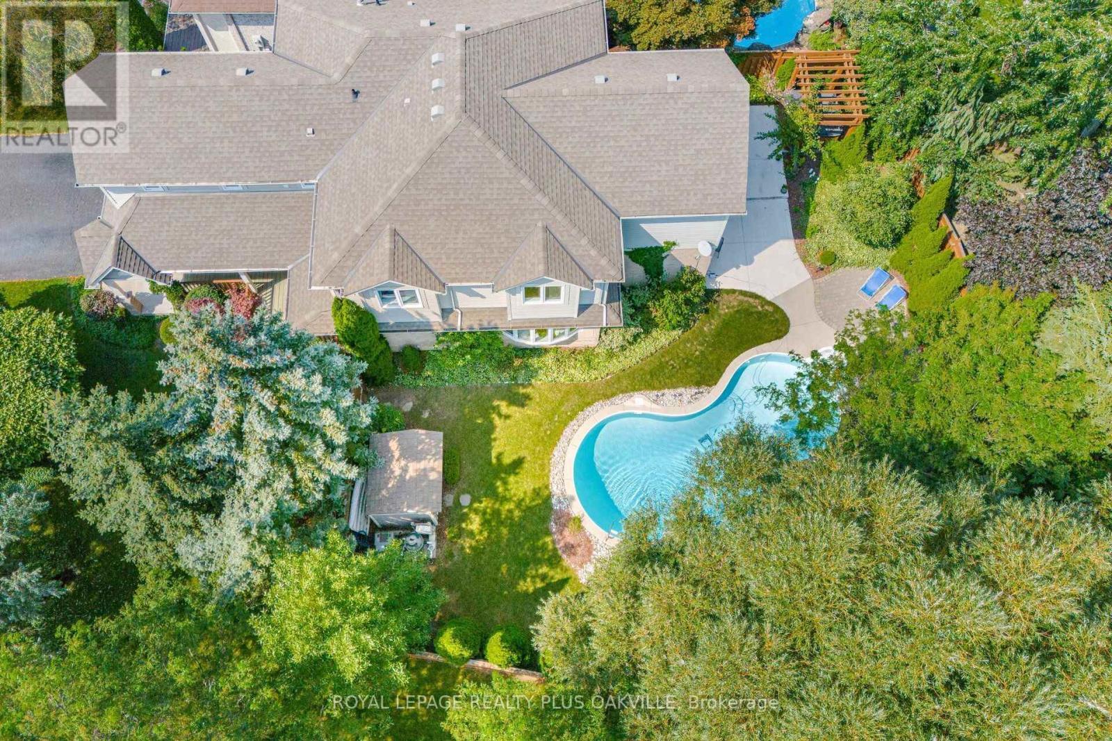 5882 Cornell Crescent, Mississauga, ON - Outdoor With In Ground Pool With View
