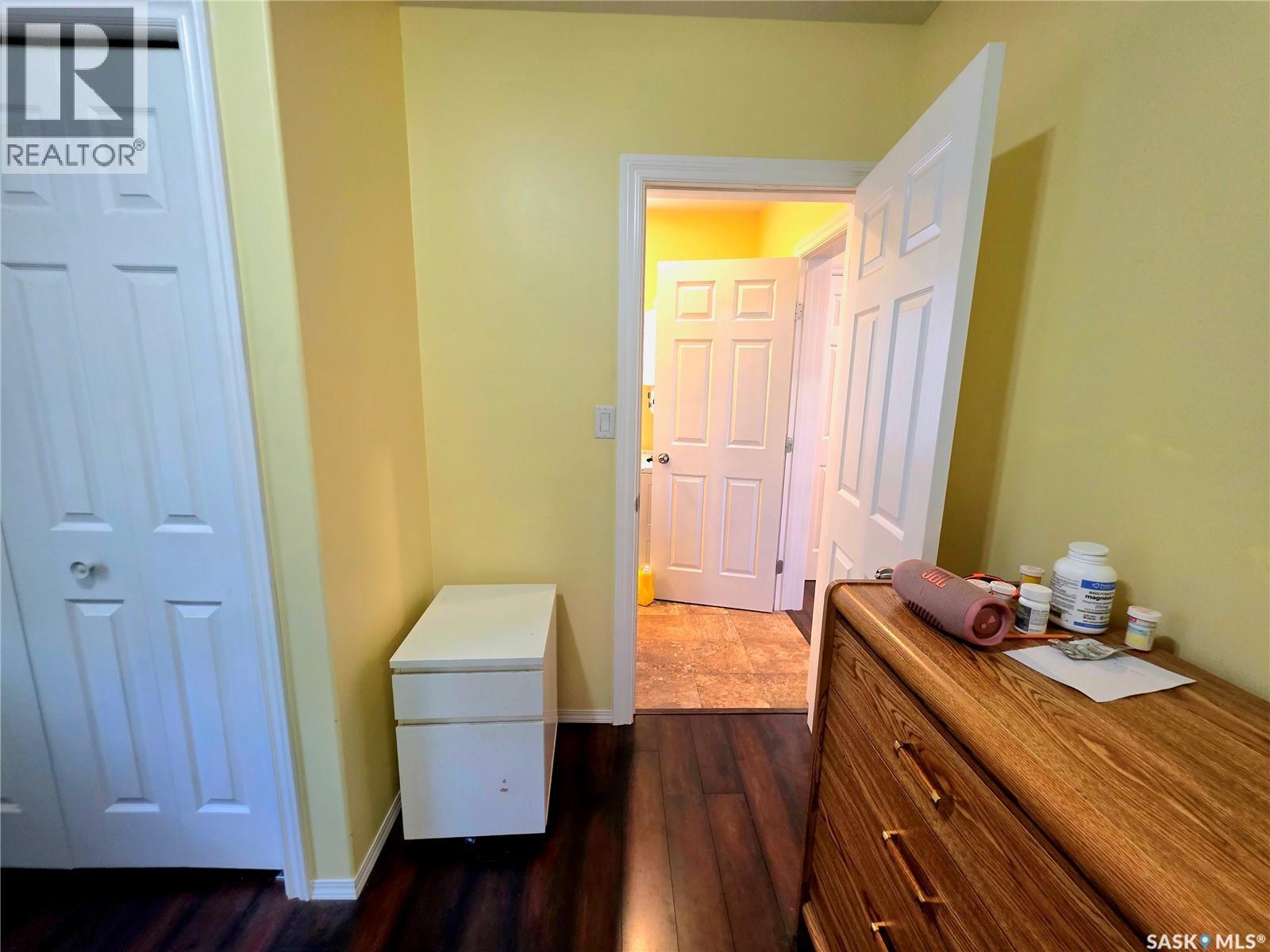 802 O Avenue S, Saskatoon, SK - Indoor