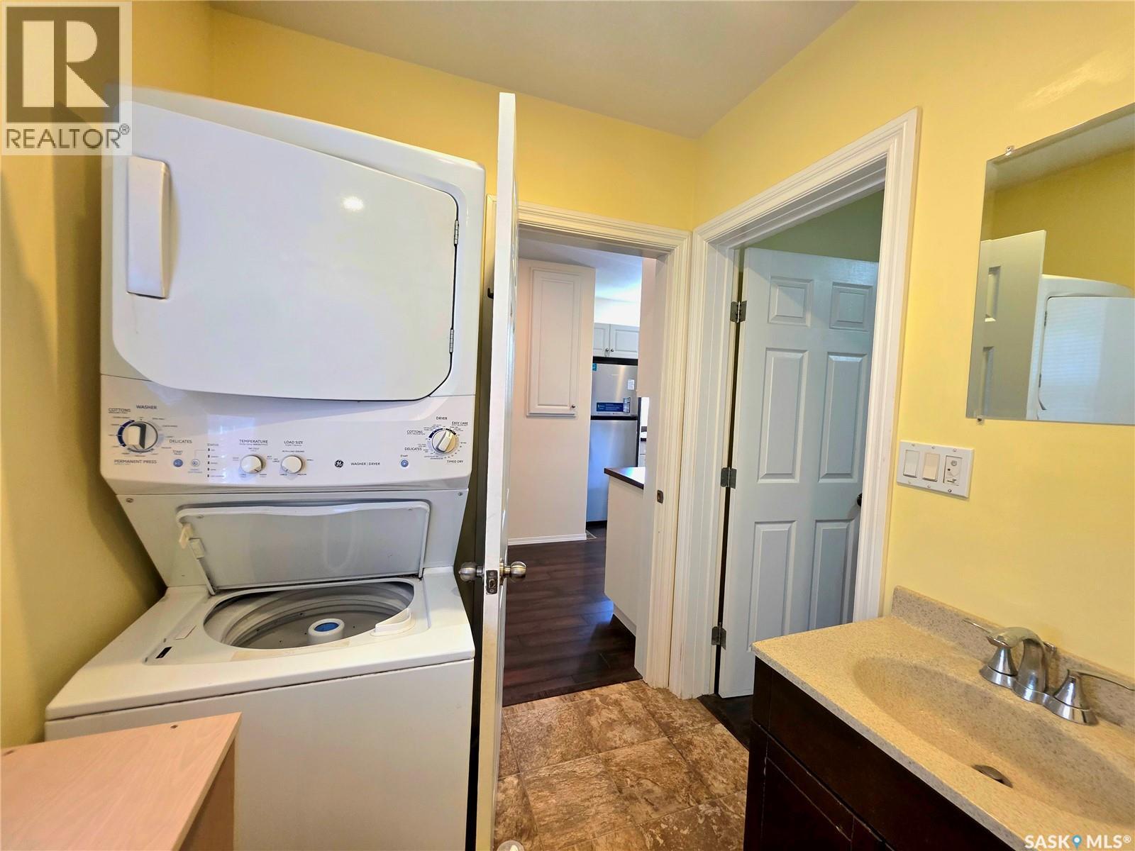 802 O Avenue S, Saskatoon, SK - Indoor Photo Showing Laundry Room