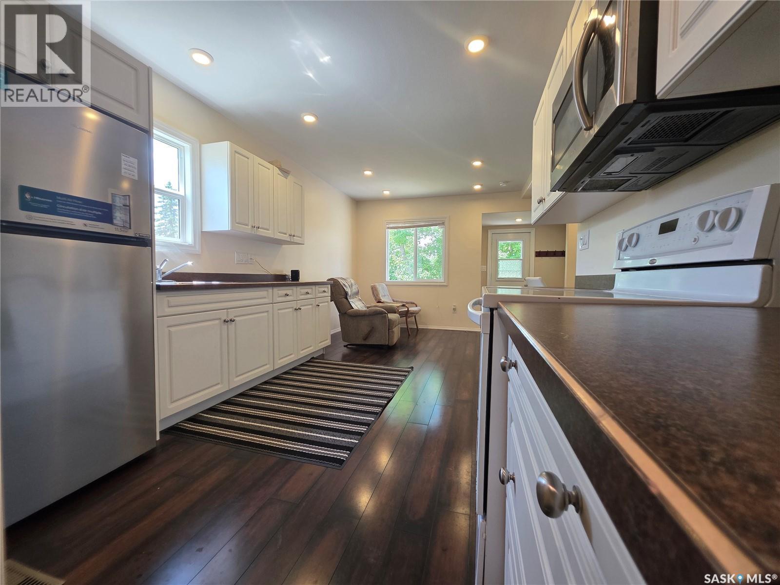 802 O Avenue S, Saskatoon, SK - Indoor Photo Showing Kitchen