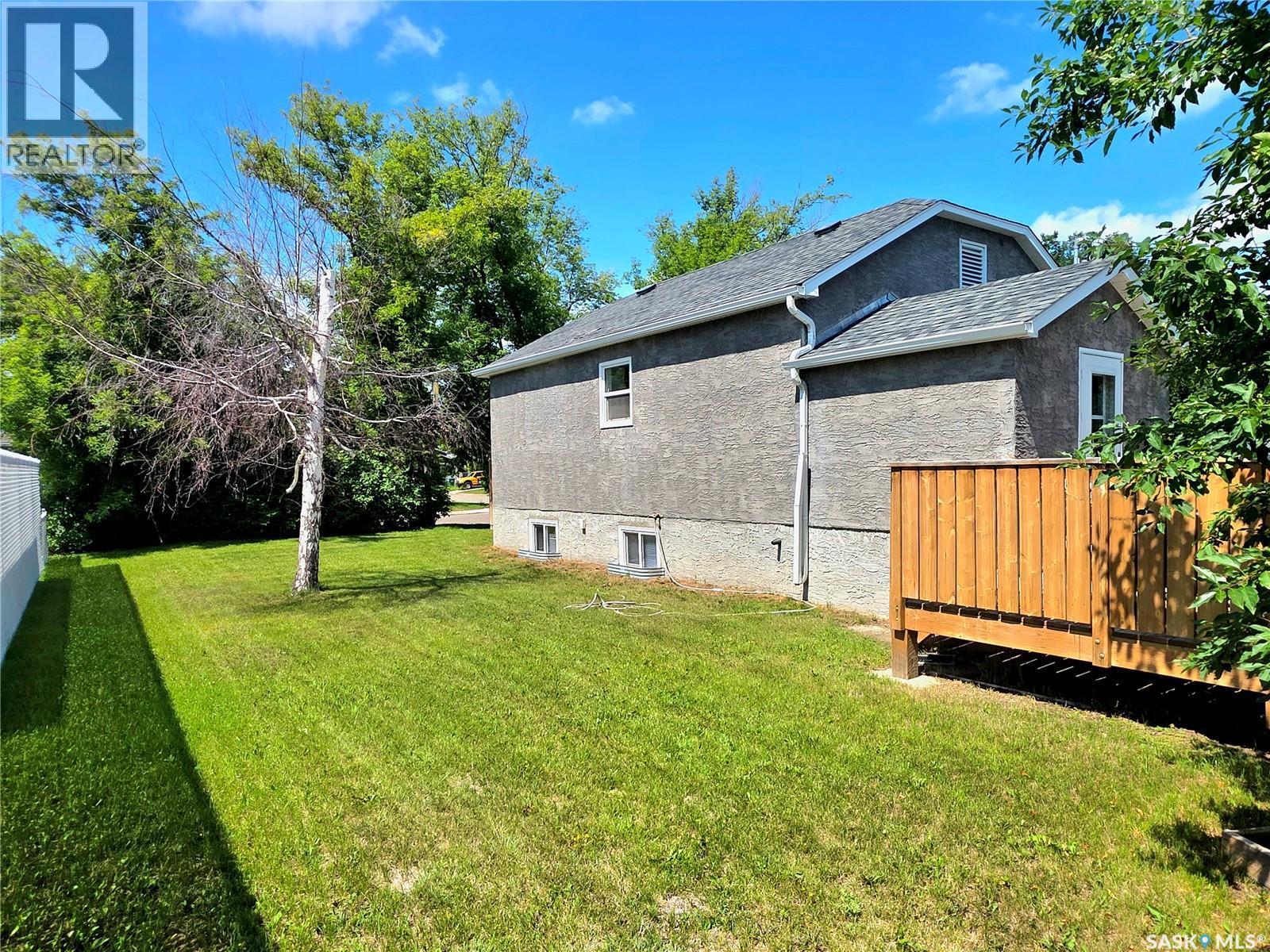802 O Avenue S, Saskatoon, SK - Outdoor