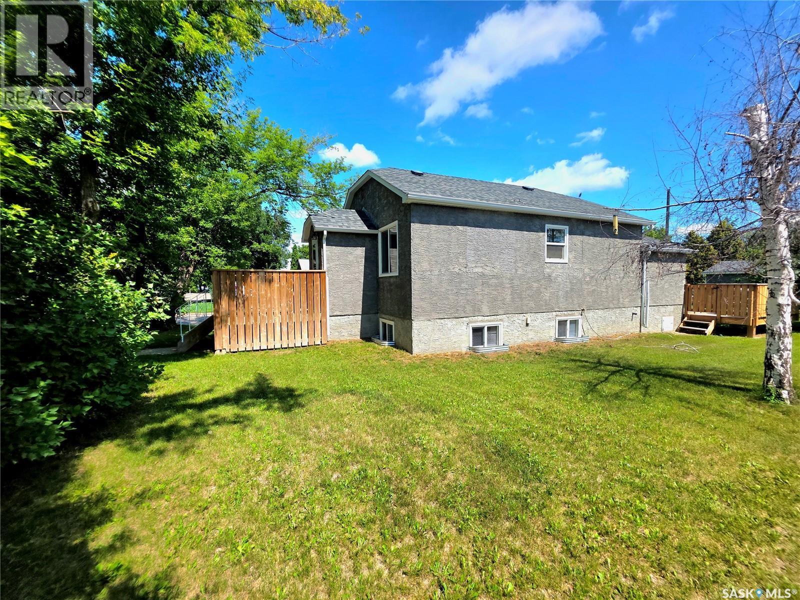 802 O Avenue S, Saskatoon, SK - Outdoor