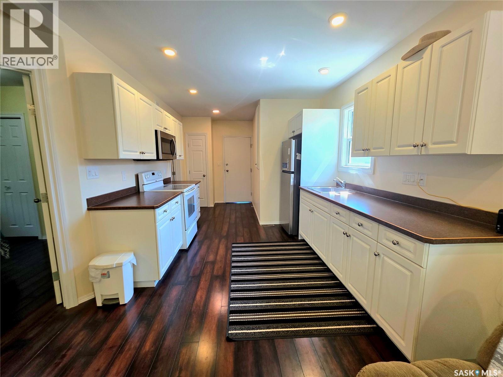 802 O Avenue S, Saskatoon, SK - Indoor Photo Showing Kitchen
