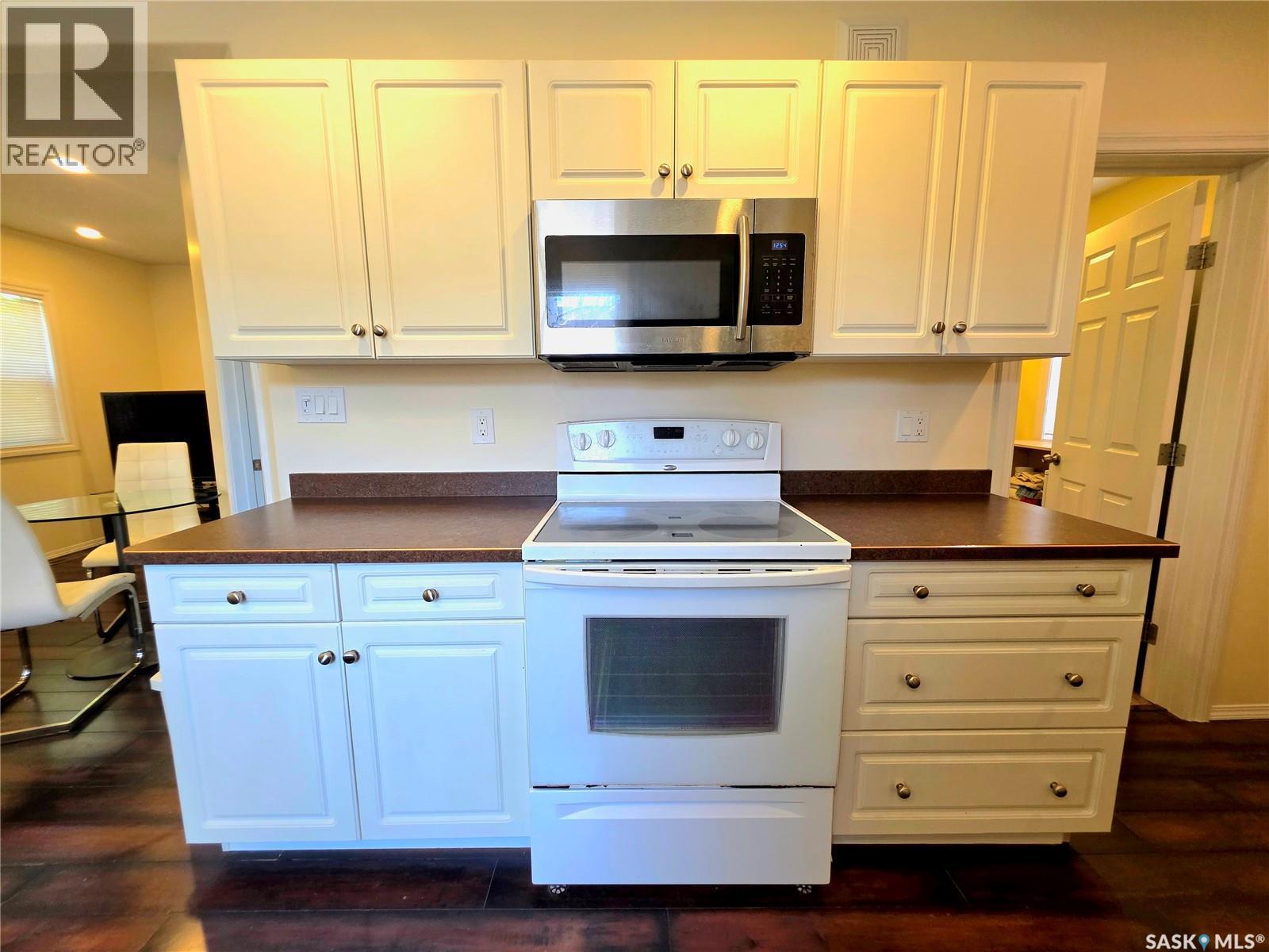 802 O Avenue S, Saskatoon, SK - Indoor Photo Showing Kitchen