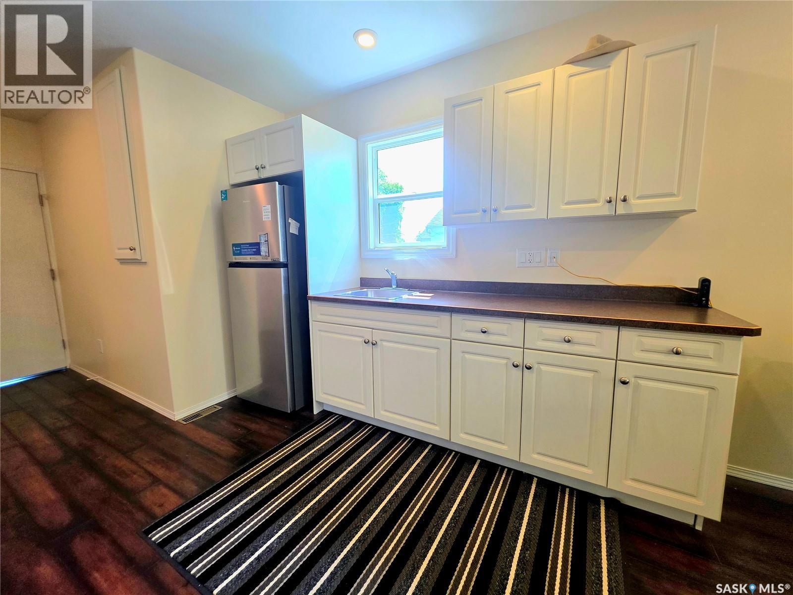 802 O Avenue S, Saskatoon, SK - Indoor