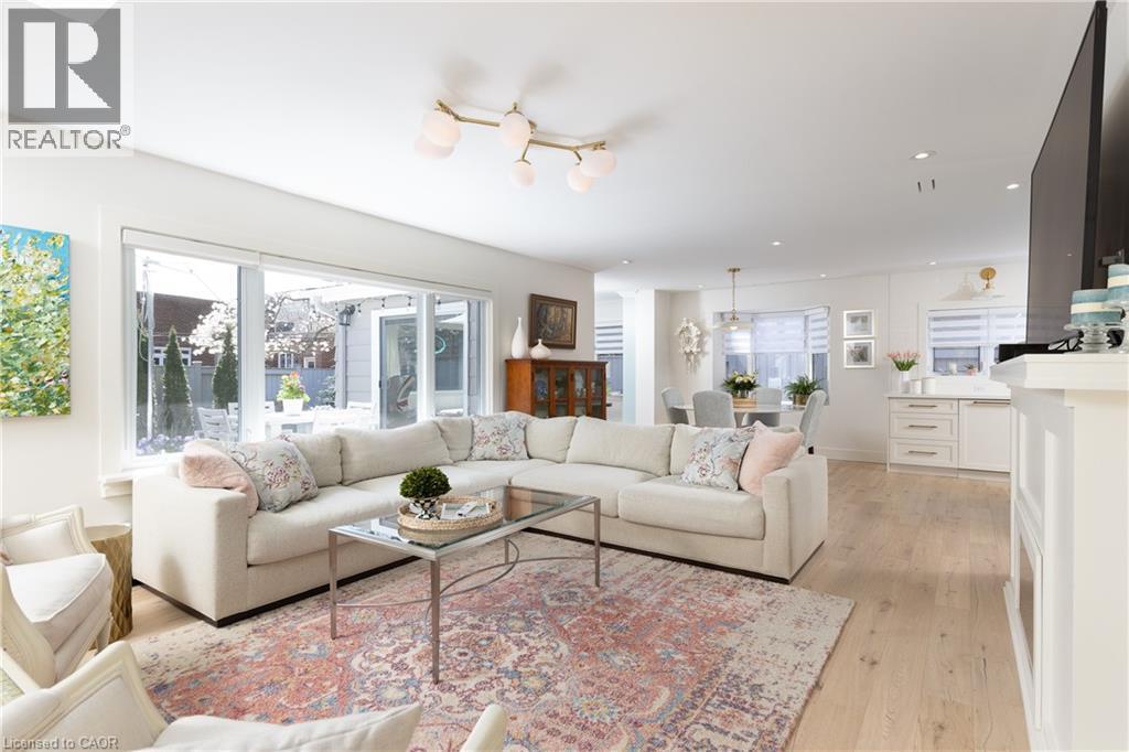 3136 Princess Boulevard, Burlington, ON - Indoor Photo Showing Living Room