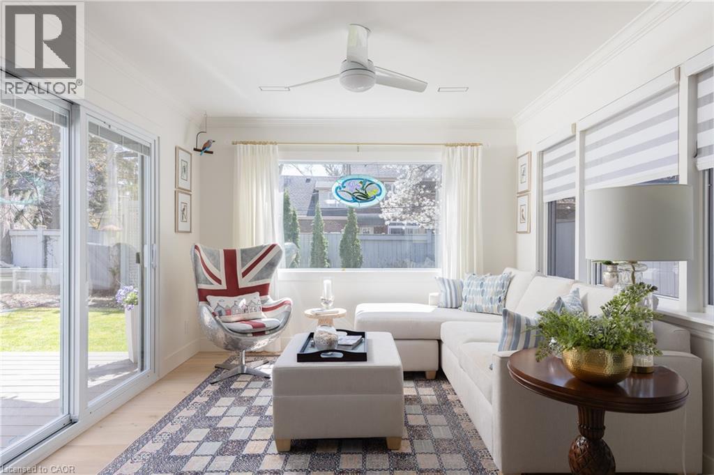 3136 Princess Boulevard, Burlington, ON - Indoor Photo Showing Living Room