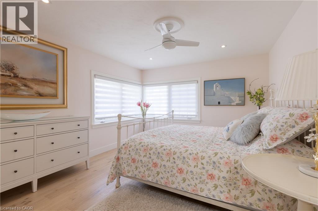 3136 Princess Boulevard, Burlington, ON - Indoor Photo Showing Bedroom
