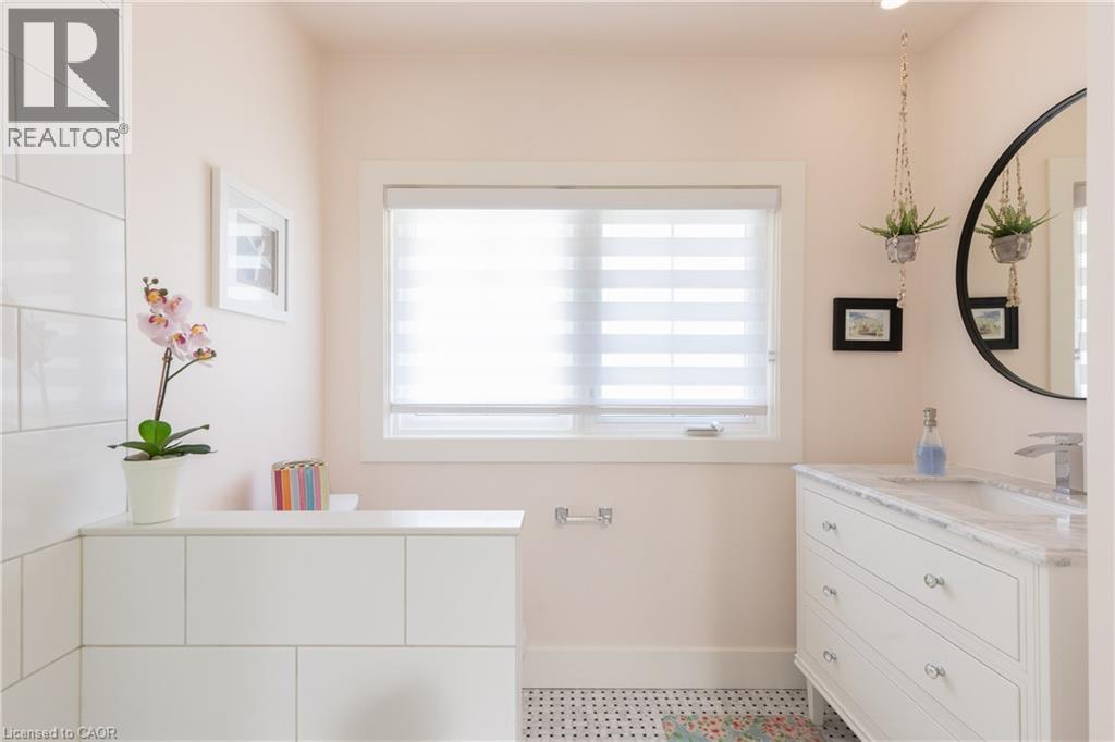 3136 Princess Boulevard, Burlington, ON - Indoor Photo Showing Bathroom