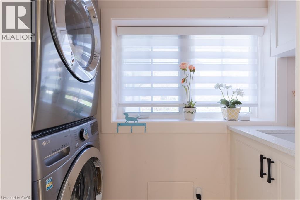 3136 Princess Boulevard, Burlington, ON - Indoor Photo Showing Laundry Room