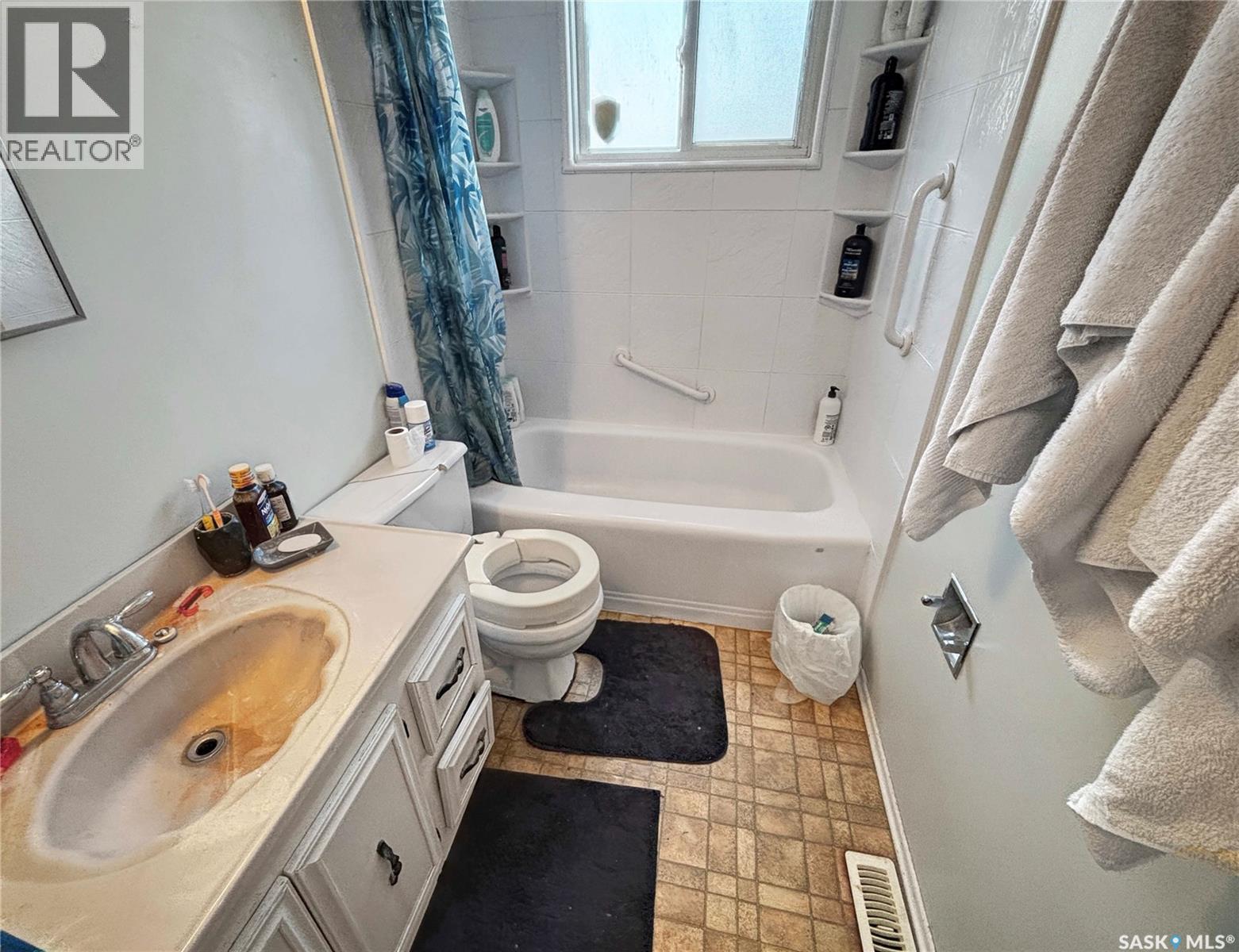 3223 Maxwell Street, Saskatoon, SK - Indoor Photo Showing Bathroom