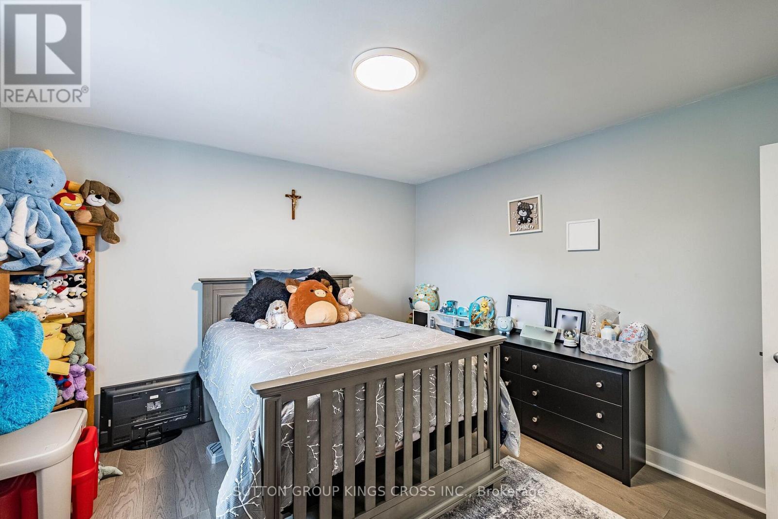 2 Maitland Avenue, Hamilton, ON - Indoor Photo Showing Bedroom
