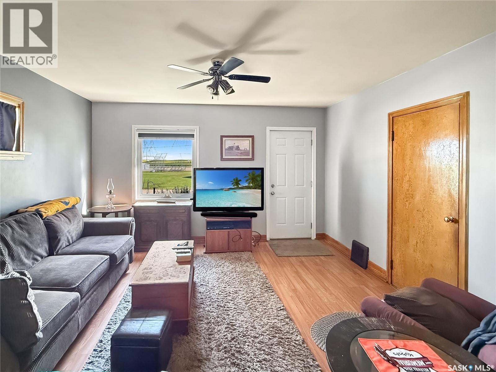 429 Second Street, Odessa, SK - Indoor Photo Showing Living Room